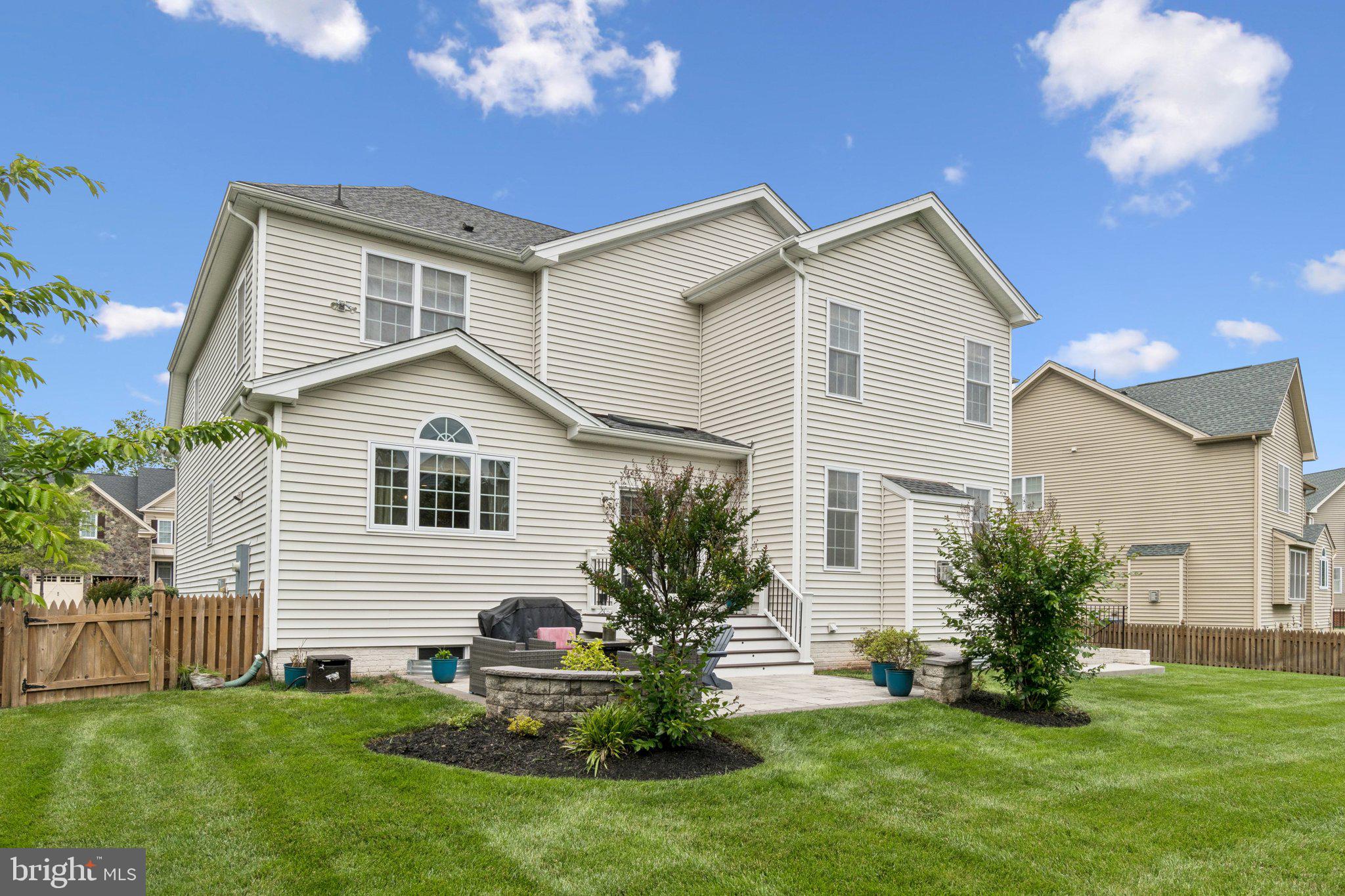 5845 Waterloo Bridge Cir