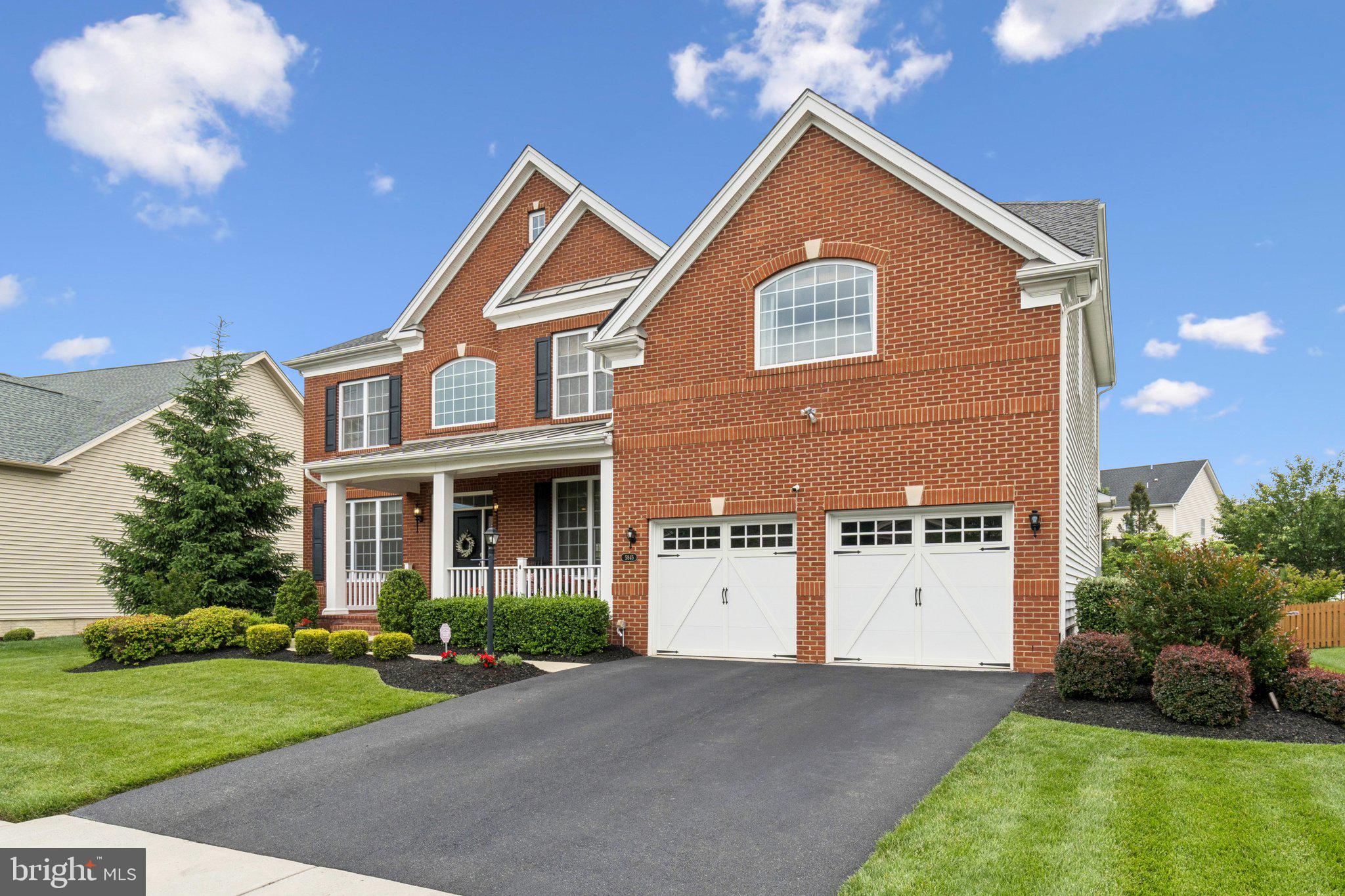 5845 Waterloo Bridge Cir