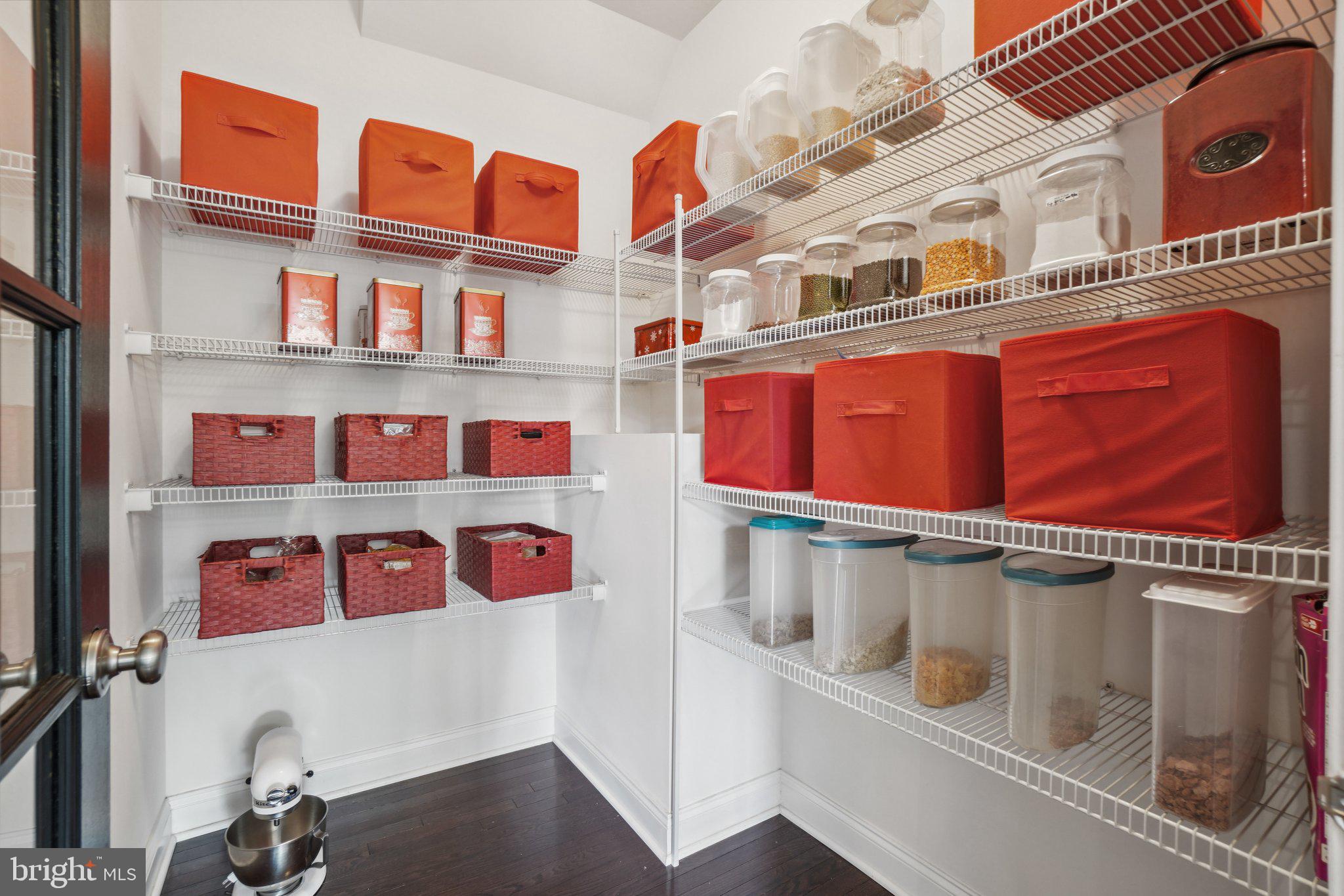 5845 Waterloo Bridge Cir