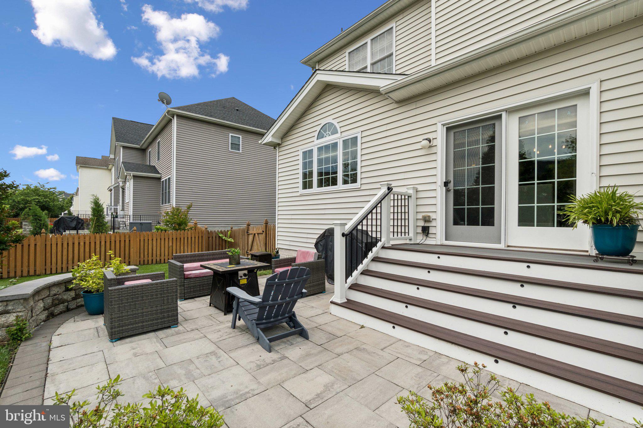 5845 Waterloo Bridge Cir