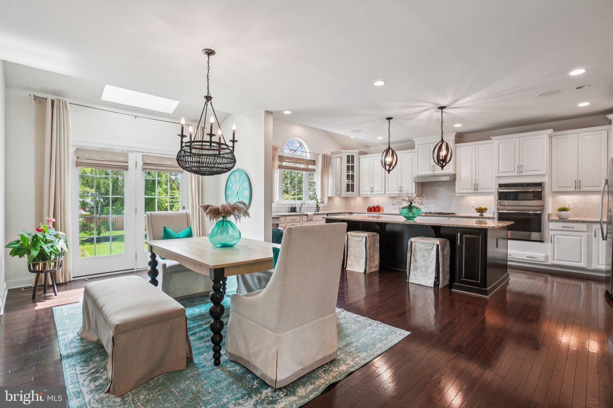 5845 Waterloo Bridge Cir