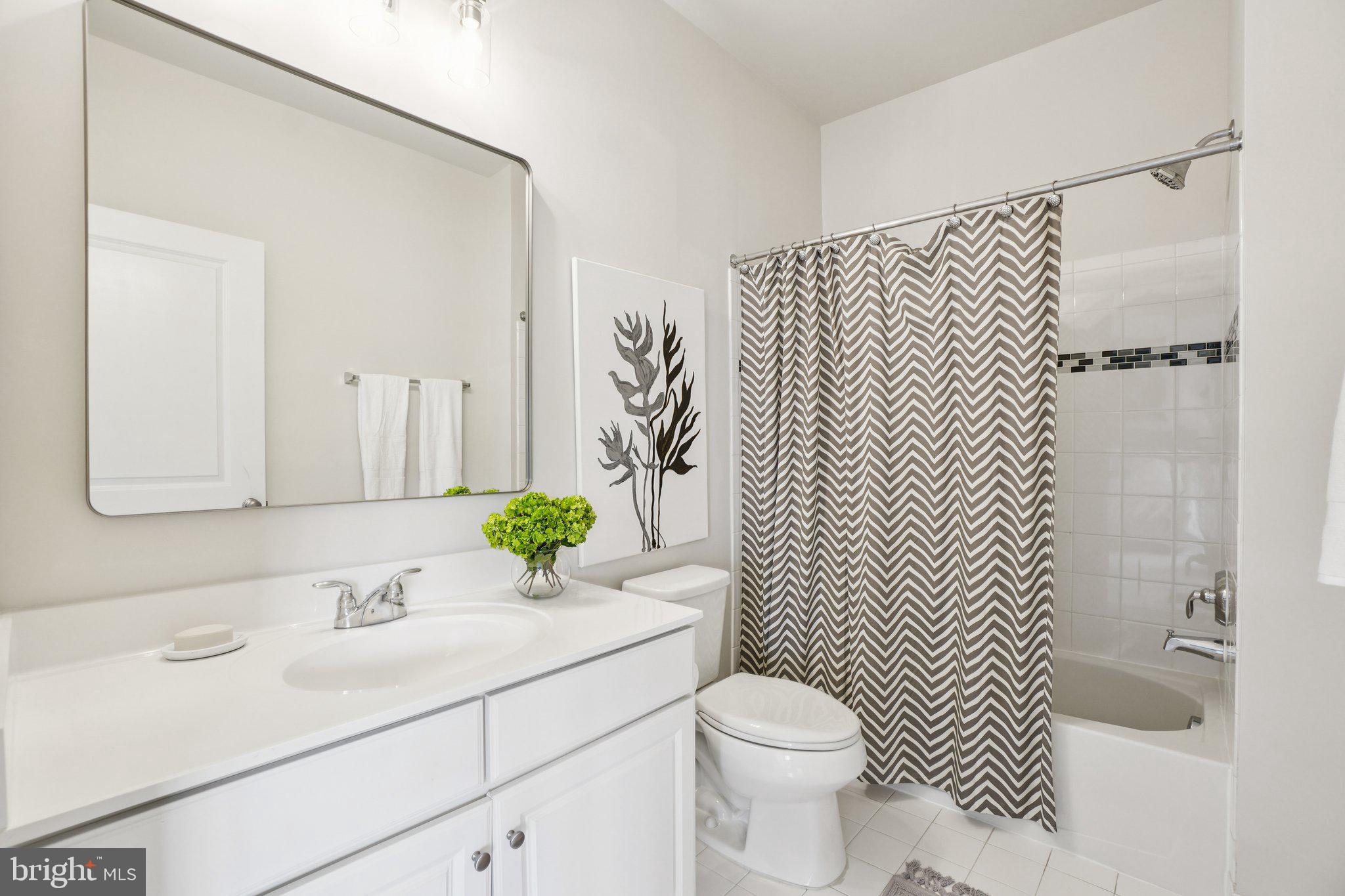 5845 Waterloo Bridge Cir