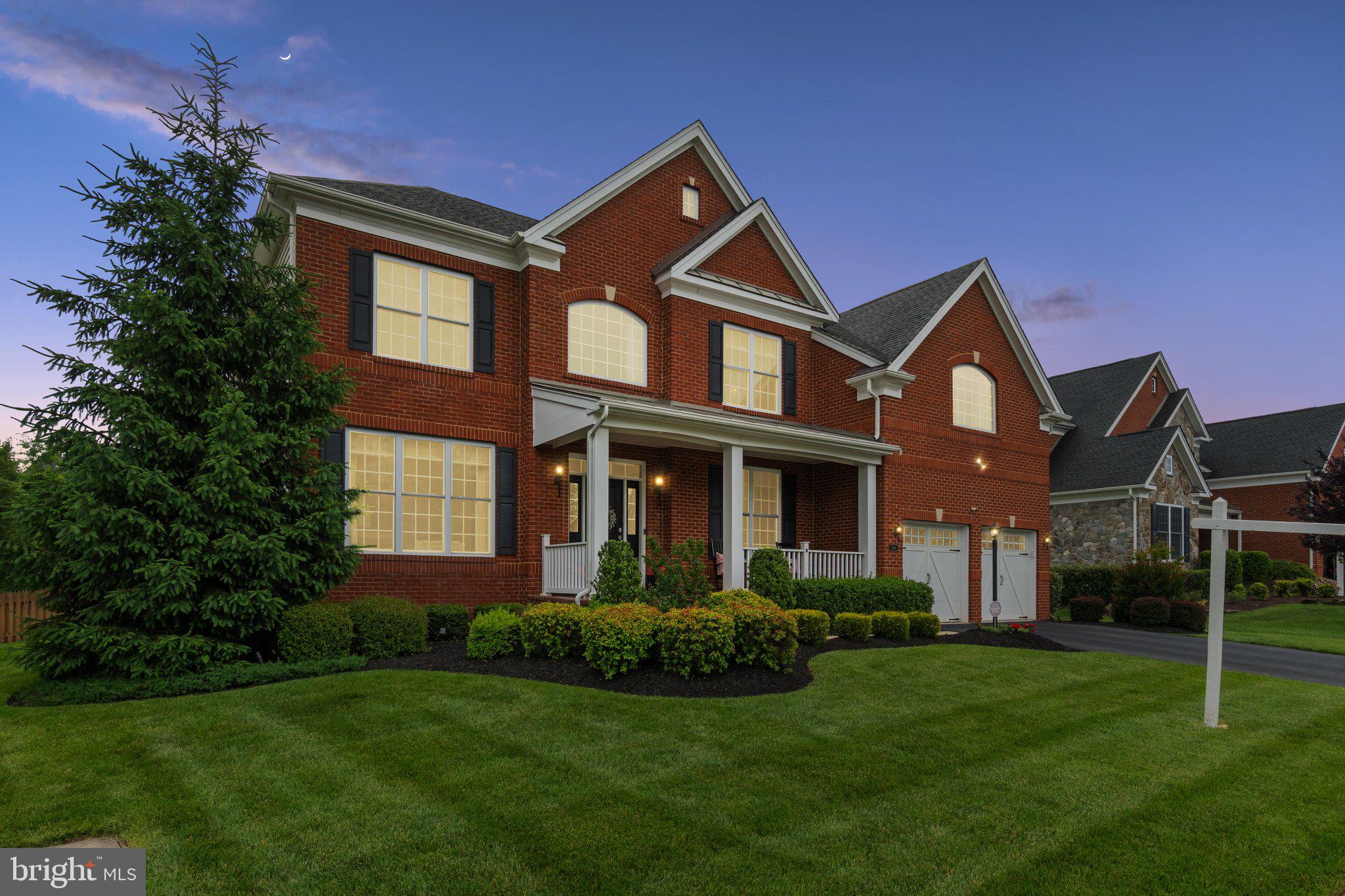 5845 Waterloo Bridge Cir