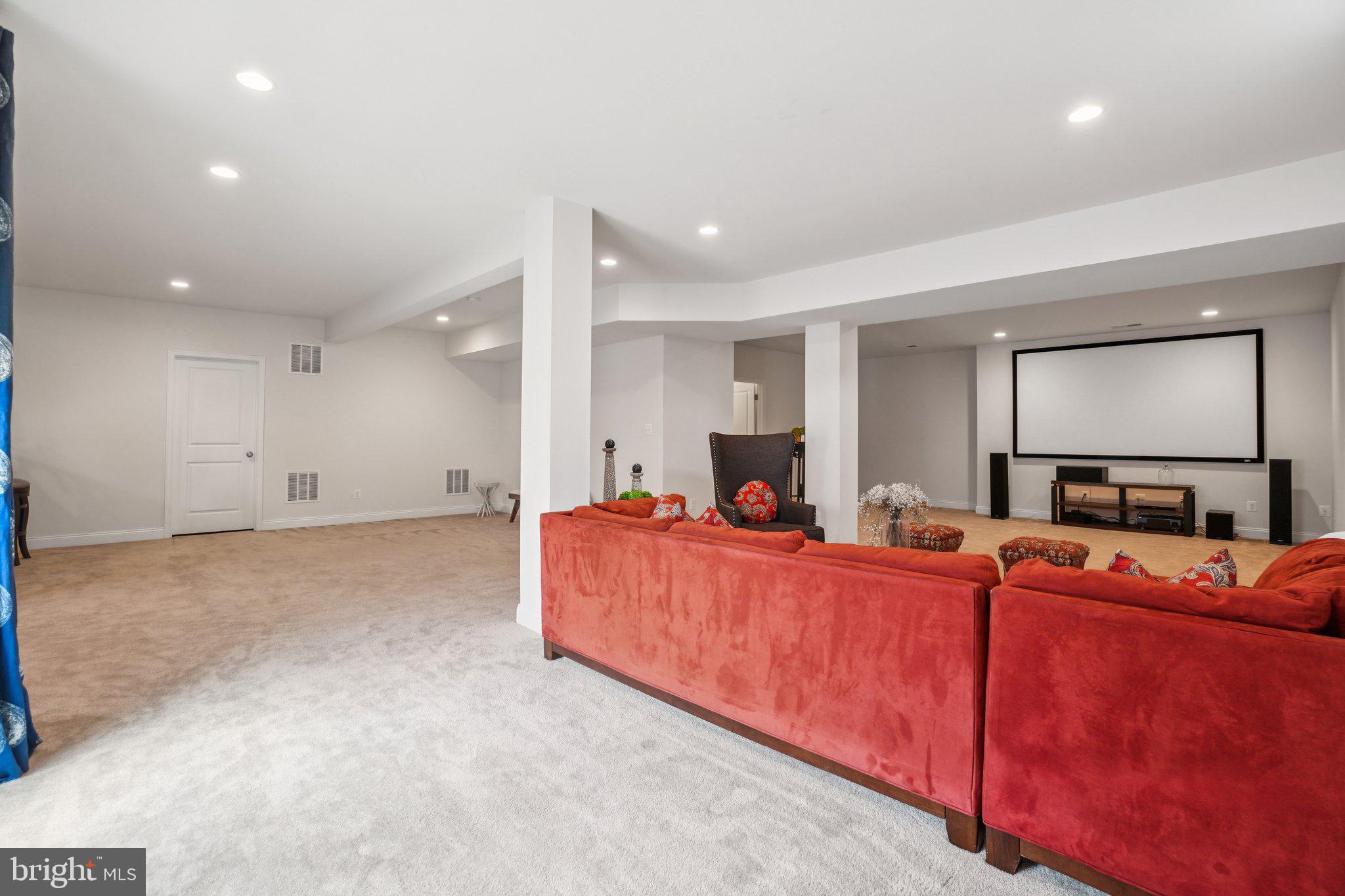 5845 Waterloo Bridge Cir