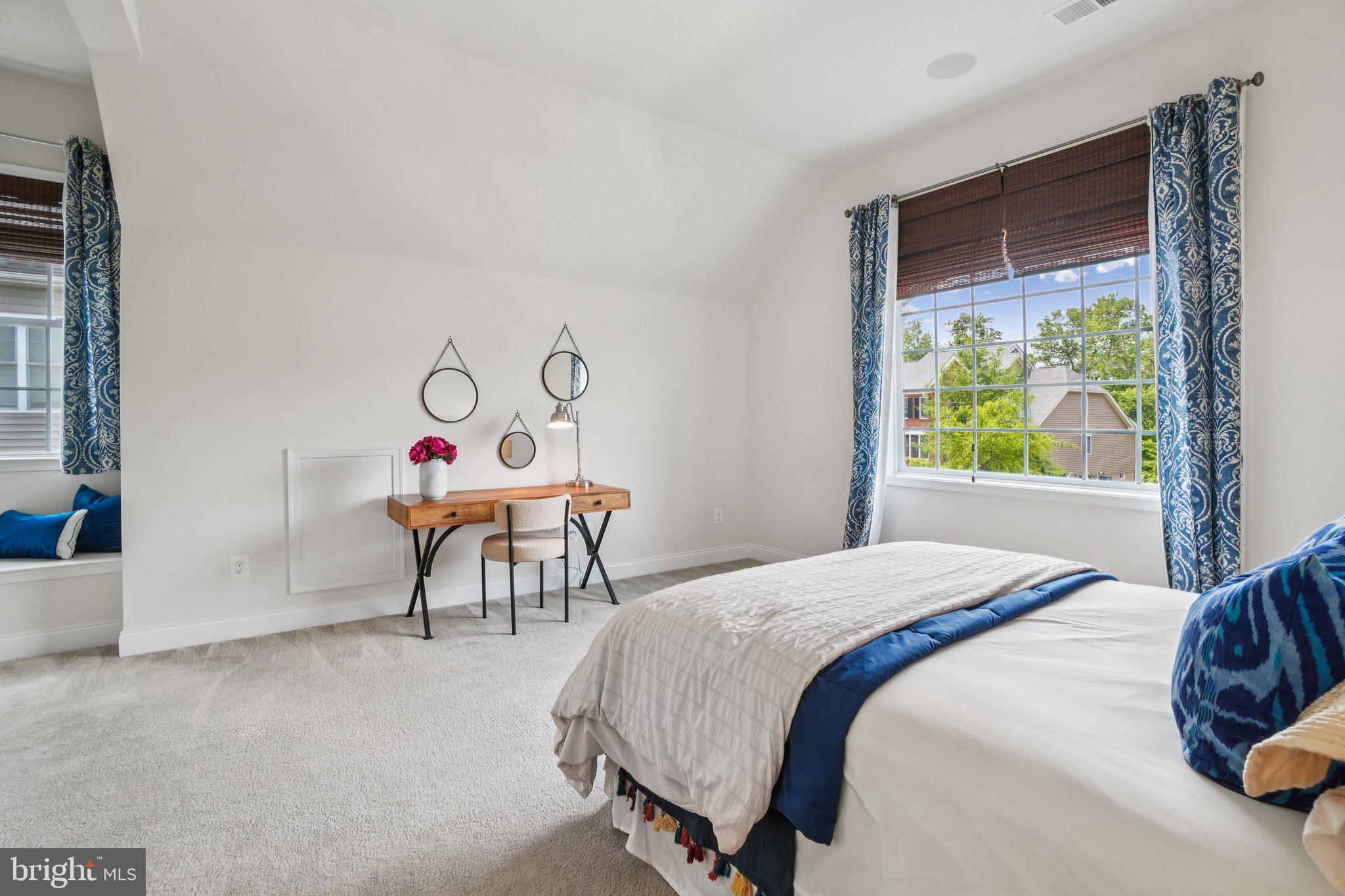 5845 Waterloo Bridge Cir