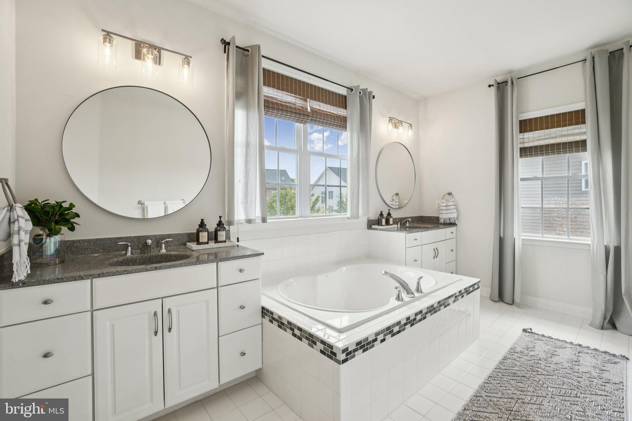 5845 Waterloo Bridge Cir