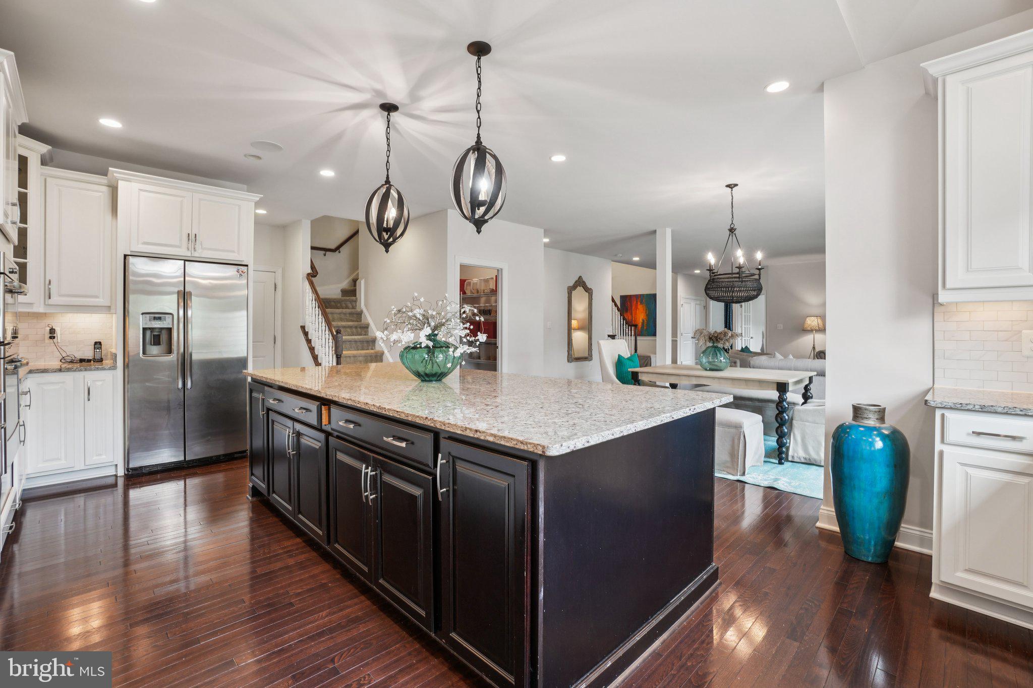 5845 Waterloo Bridge Cir