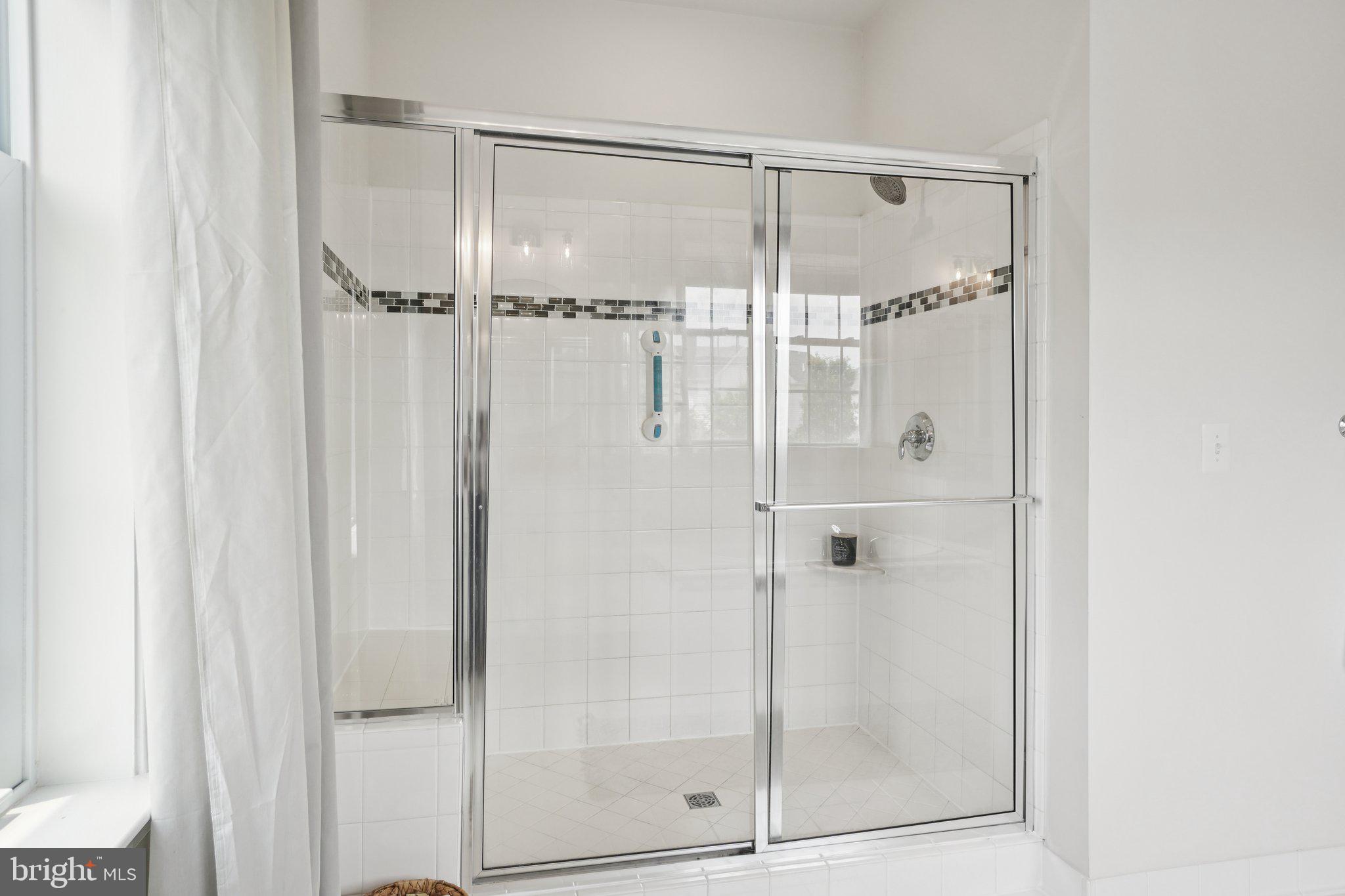 5845 Waterloo Bridge Cir