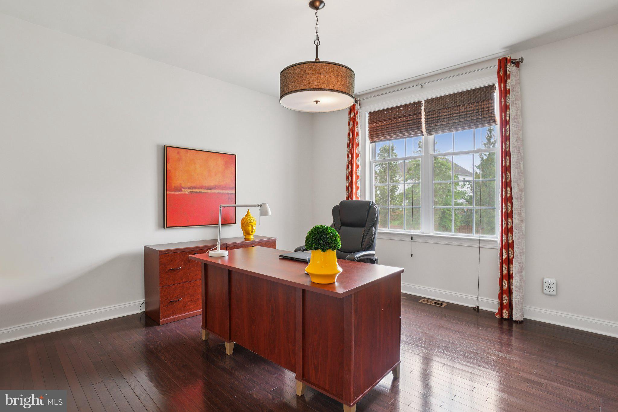 5845 Waterloo Bridge Cir