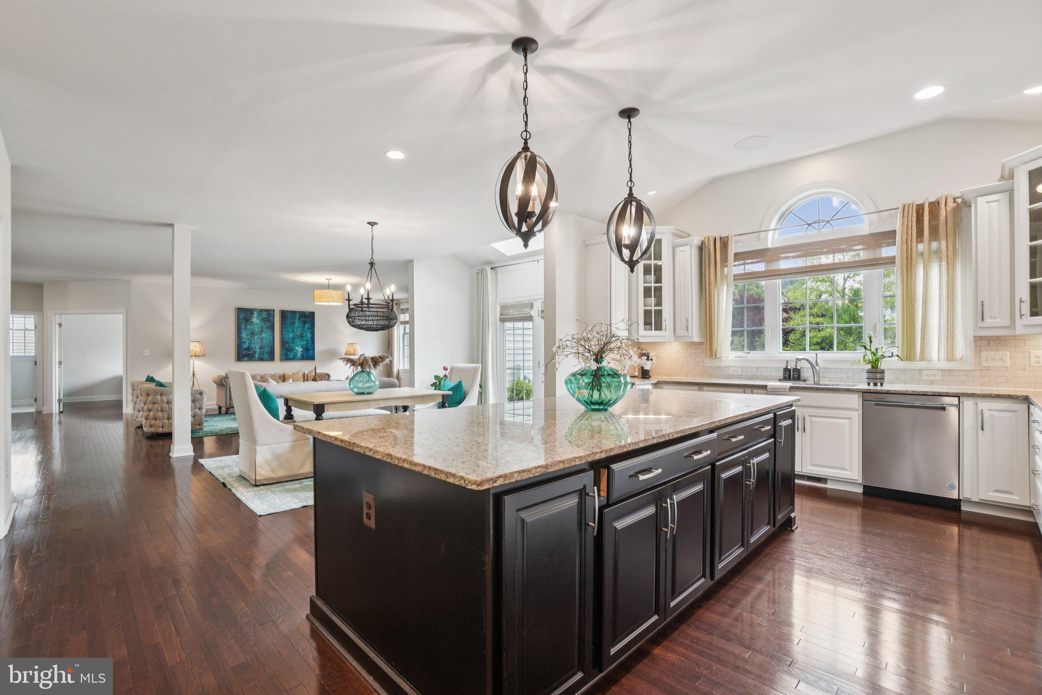 5845 Waterloo Bridge Cir