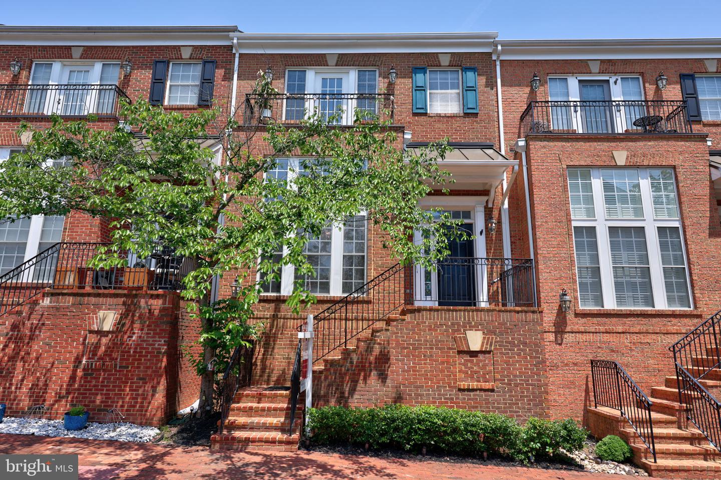 704 Vestal St