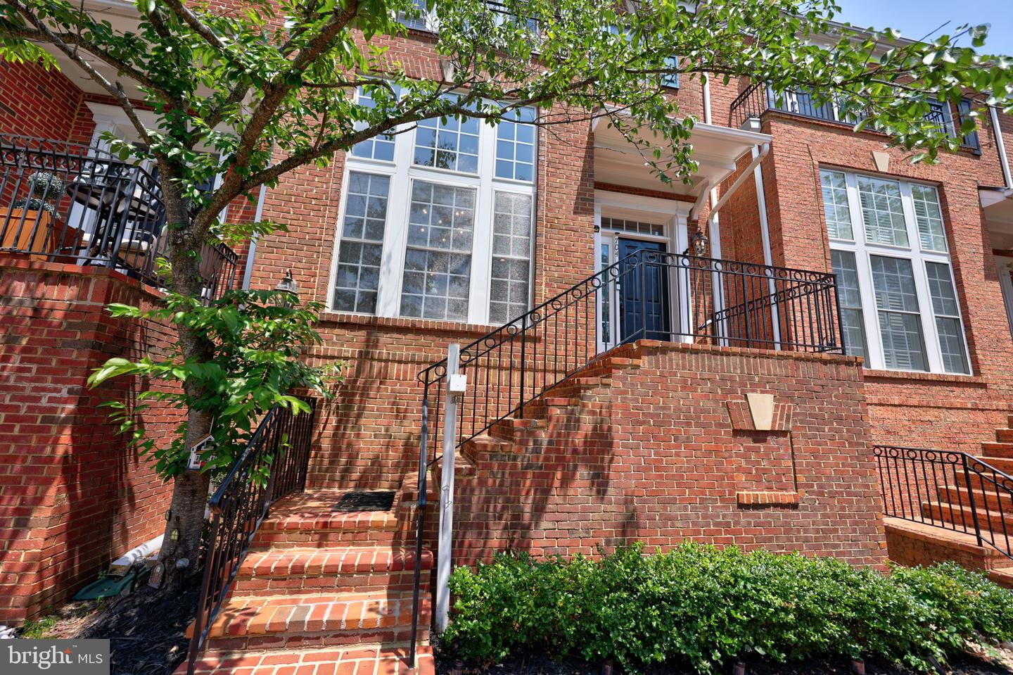 704 Vestal St