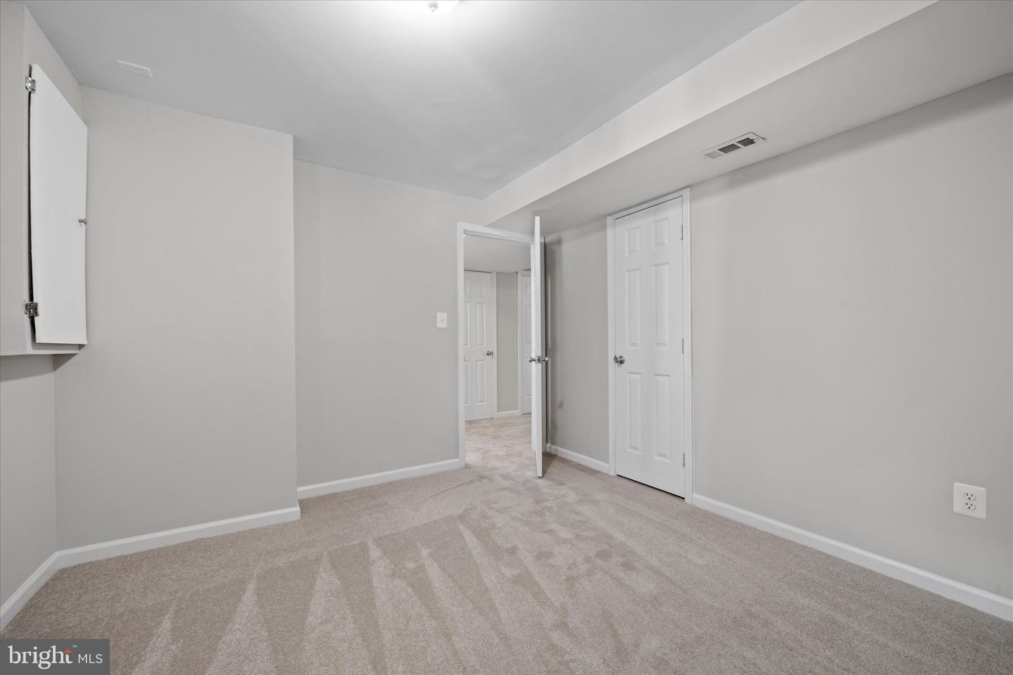 6112 Hillview Ct