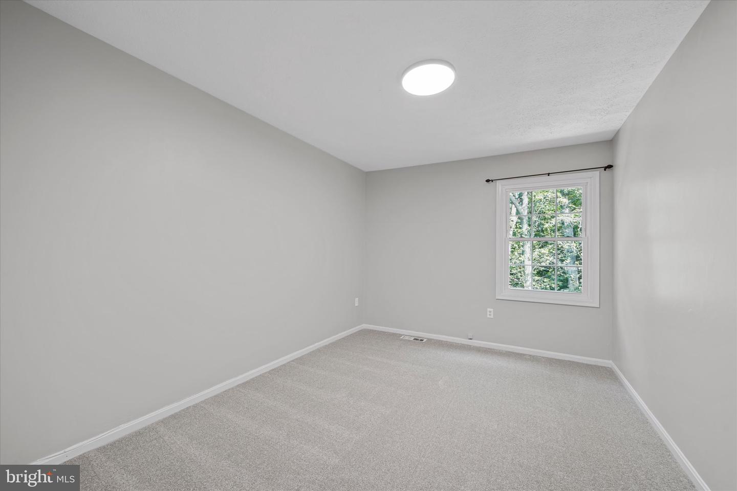 6112 Hillview Ct