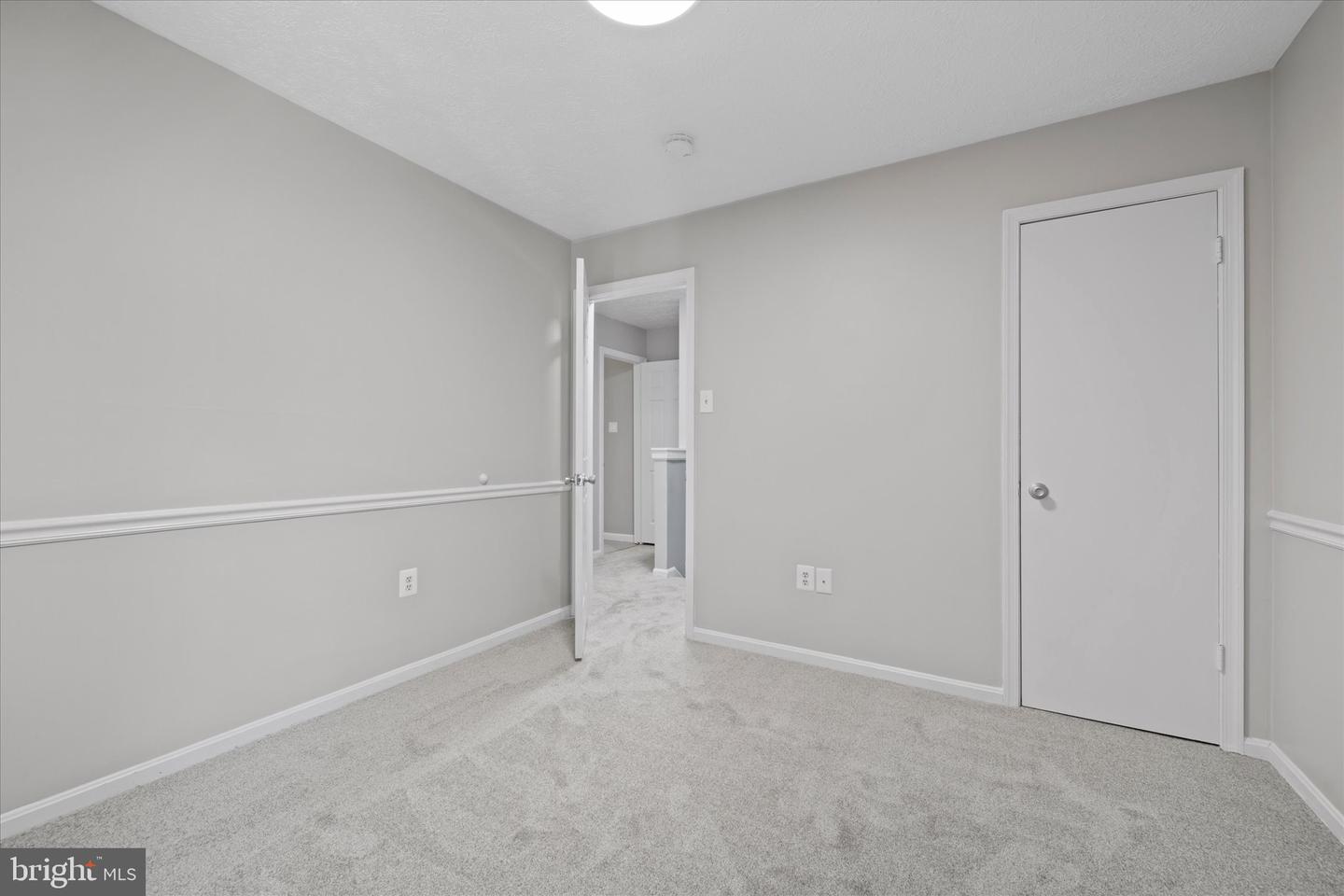 6112 Hillview Ct