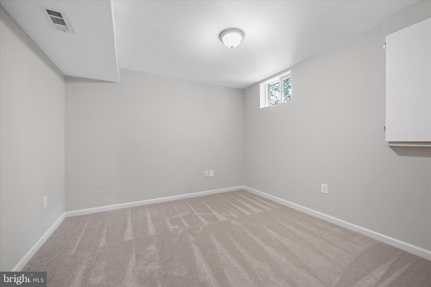6112 Hillview Ct