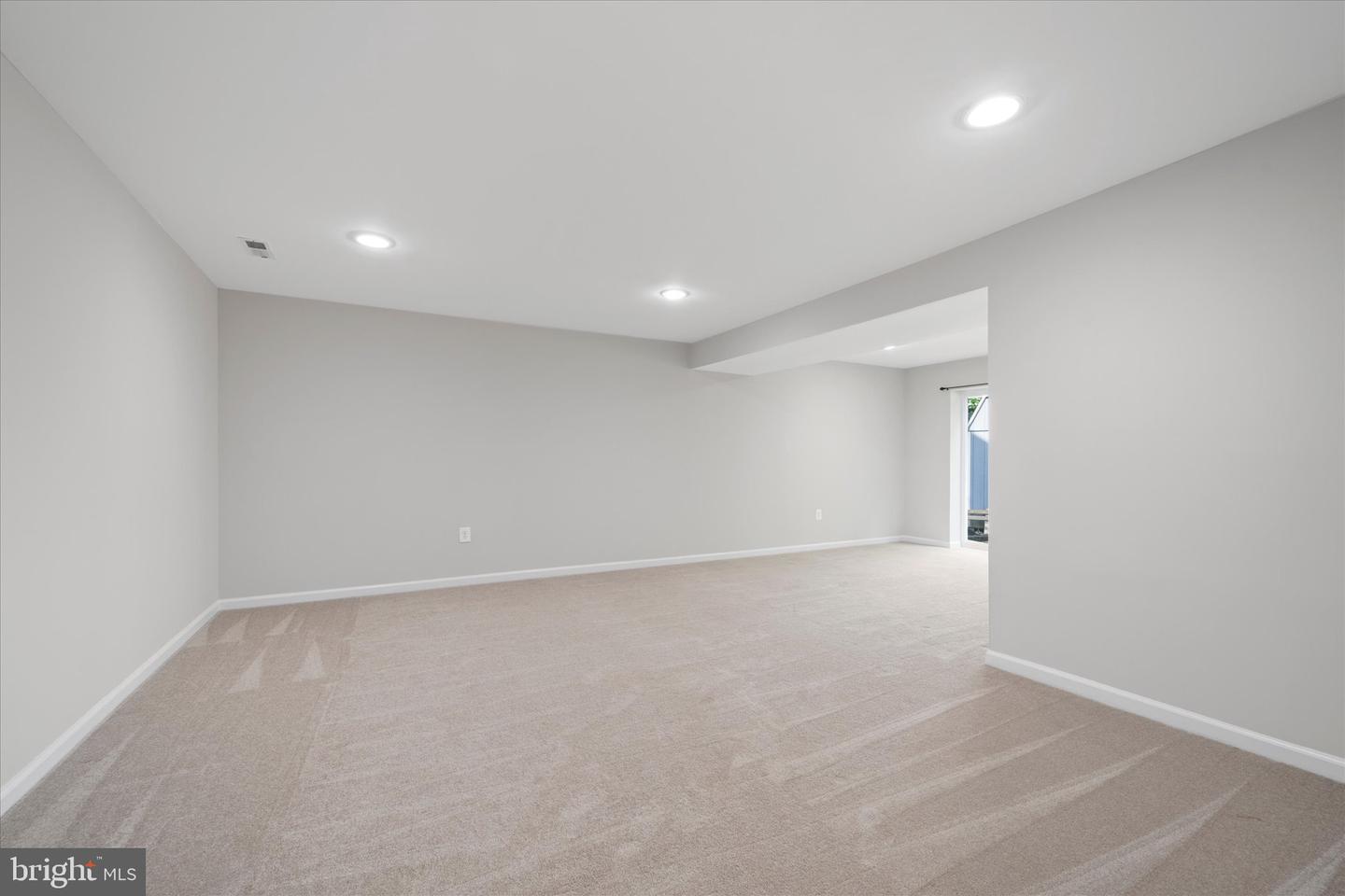 6112 Hillview Ct