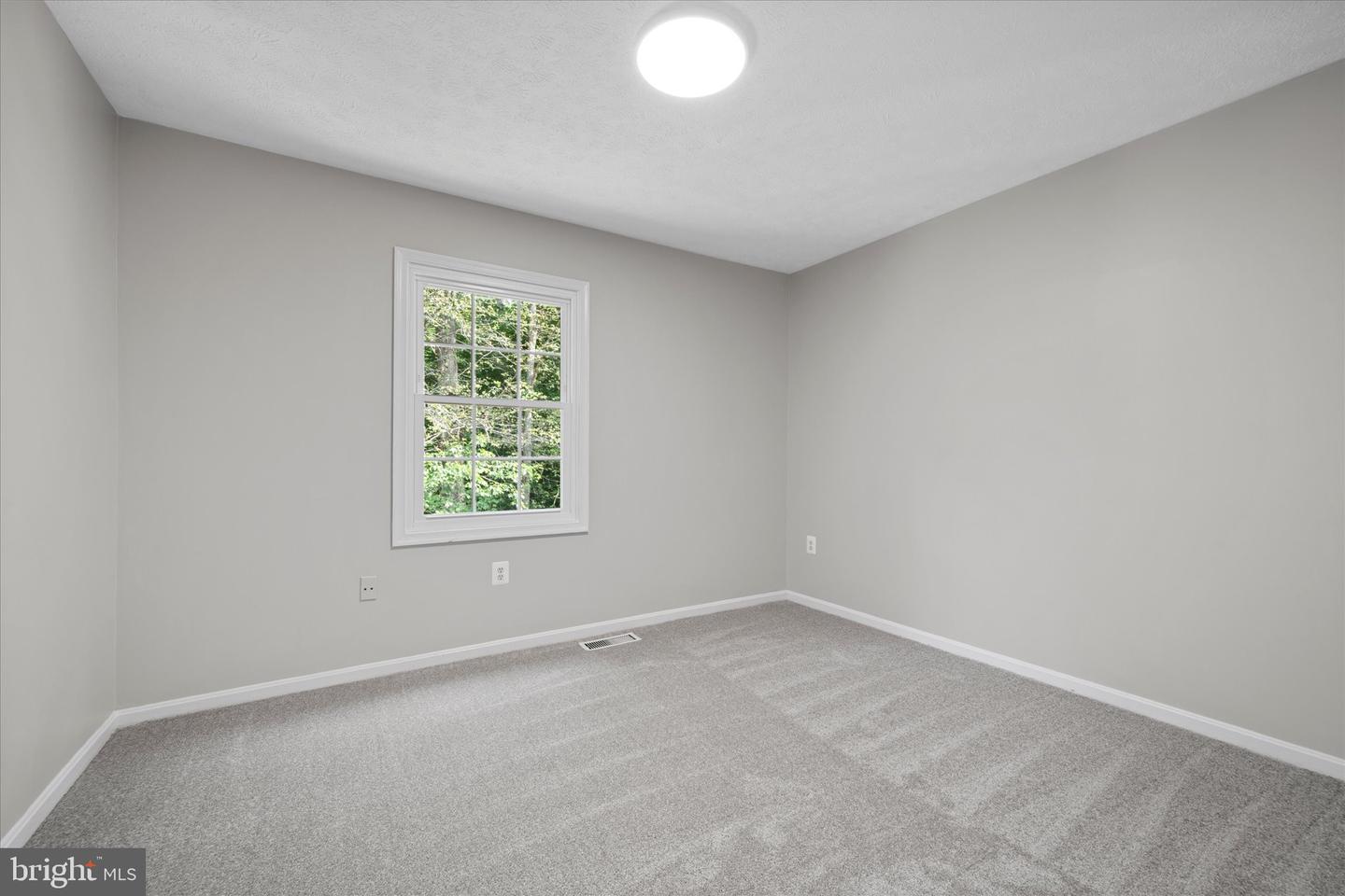 6112 Hillview Ct