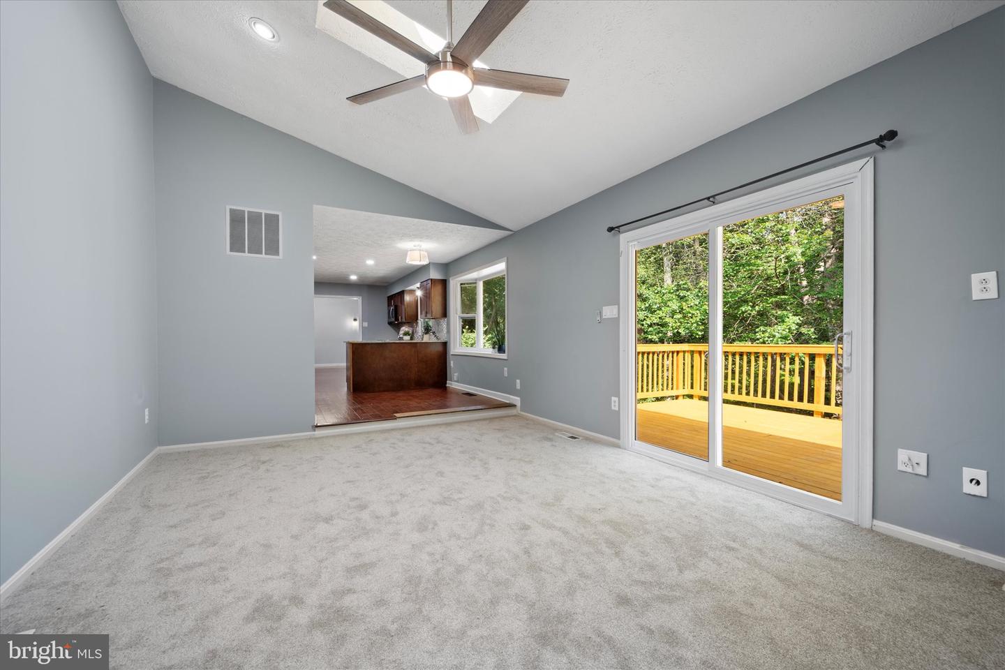 6112 Hillview Ct
