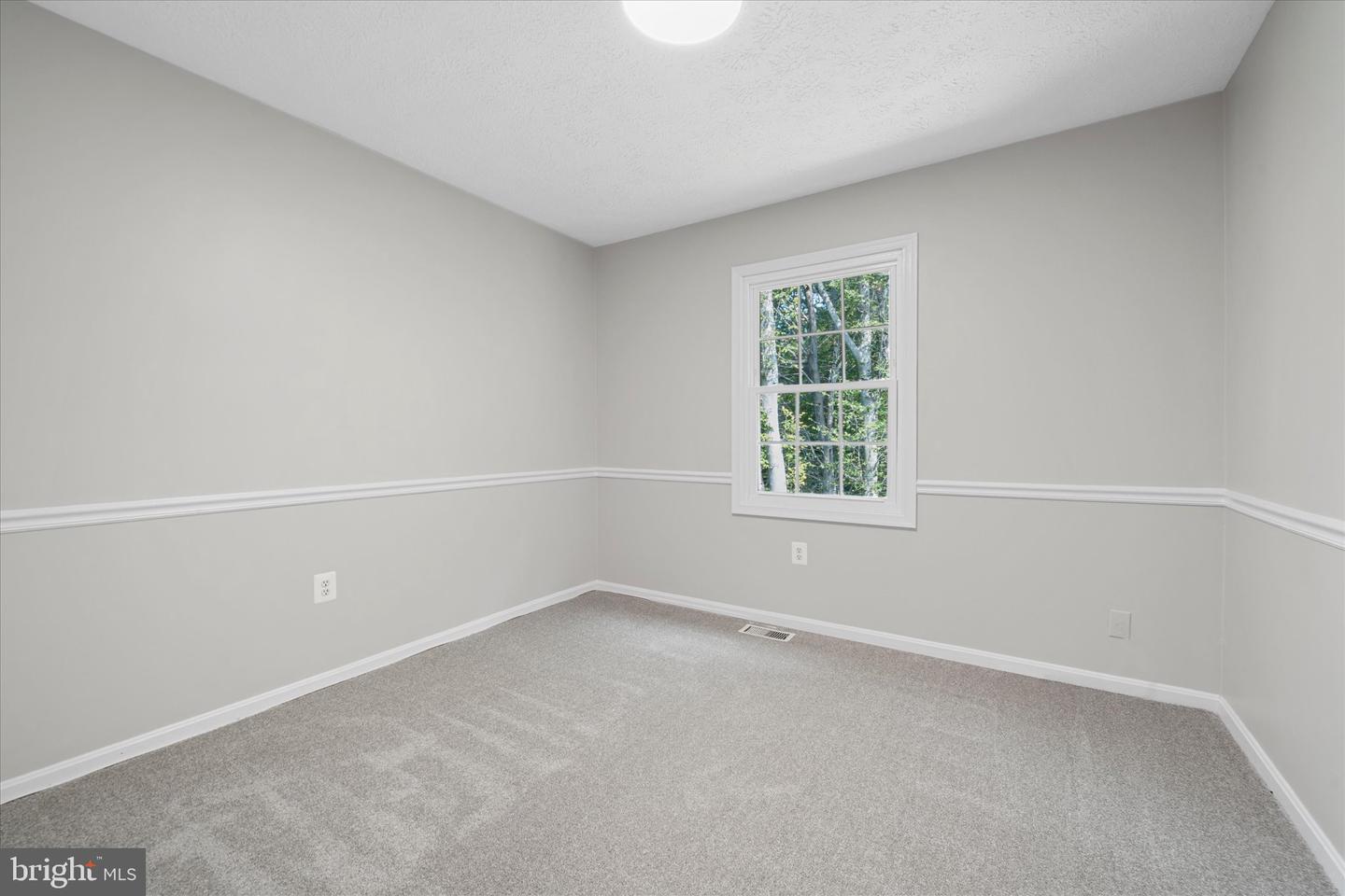 6112 Hillview Ct