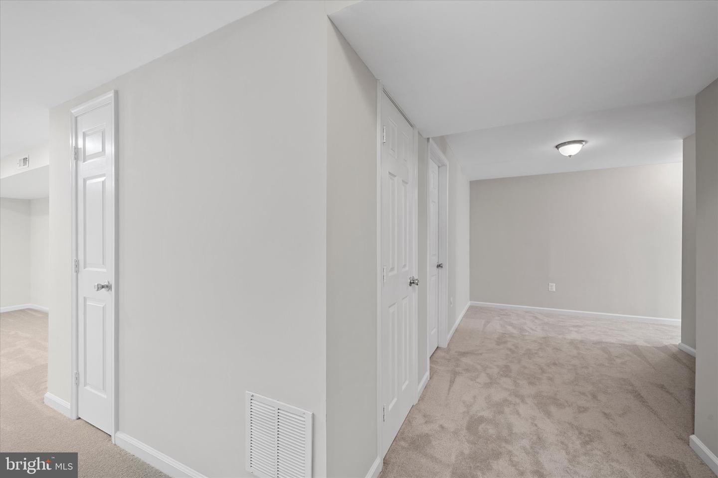 6112 Hillview Ct