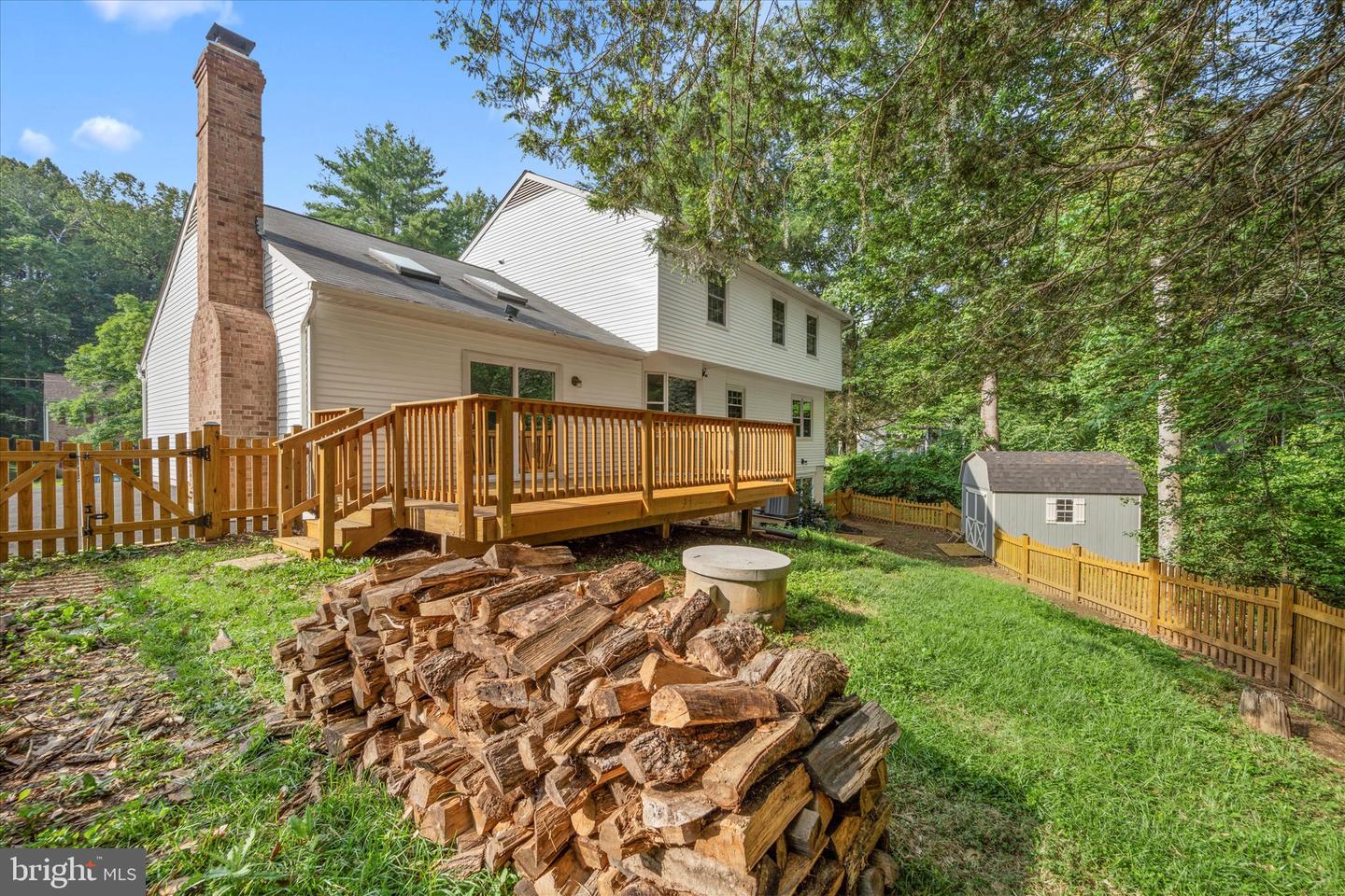 6112 Hillview Ct
