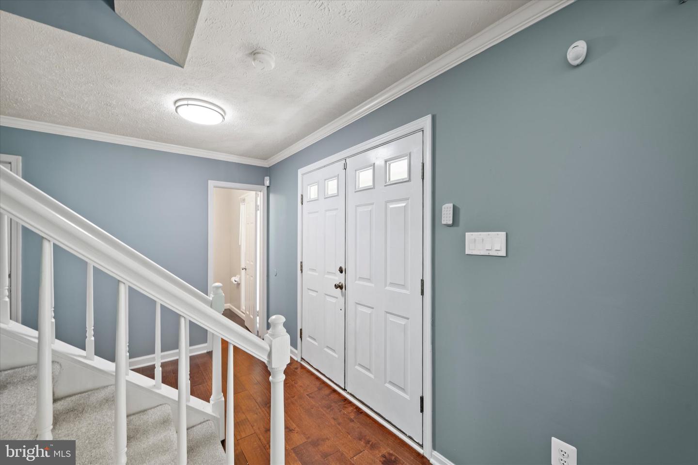 6112 Hillview Ct