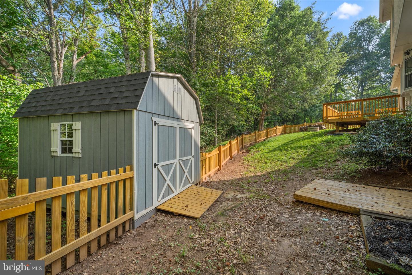 6112 Hillview Ct