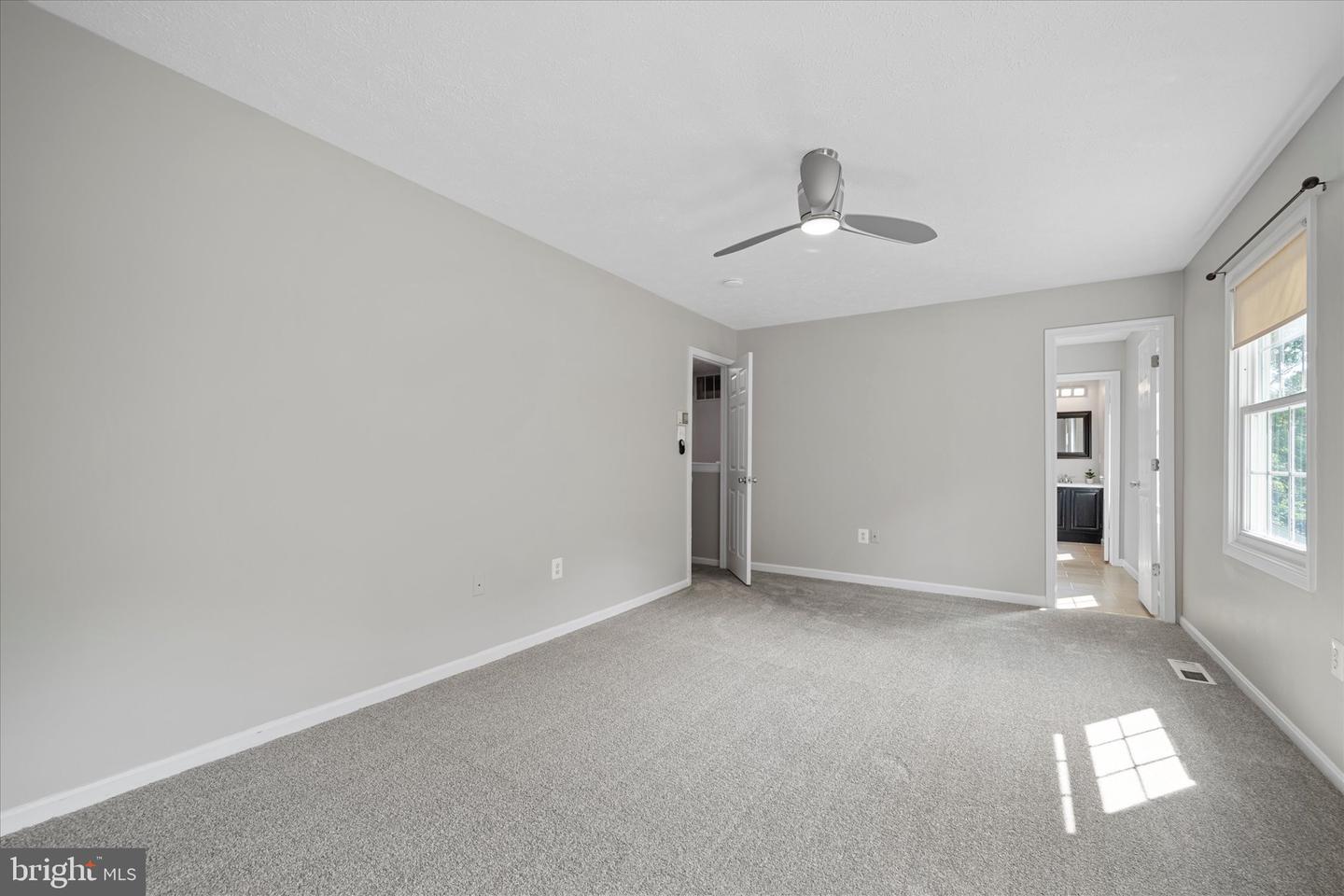 6112 Hillview Ct