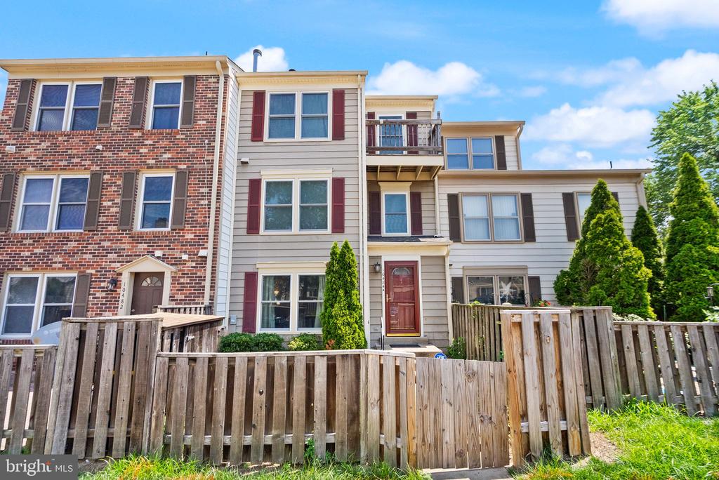 10484 Stonington Ln
