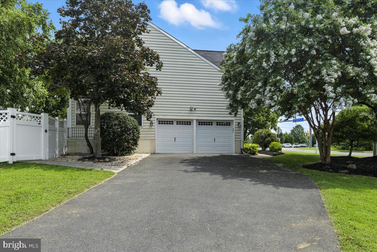 8207 Peggys Ct