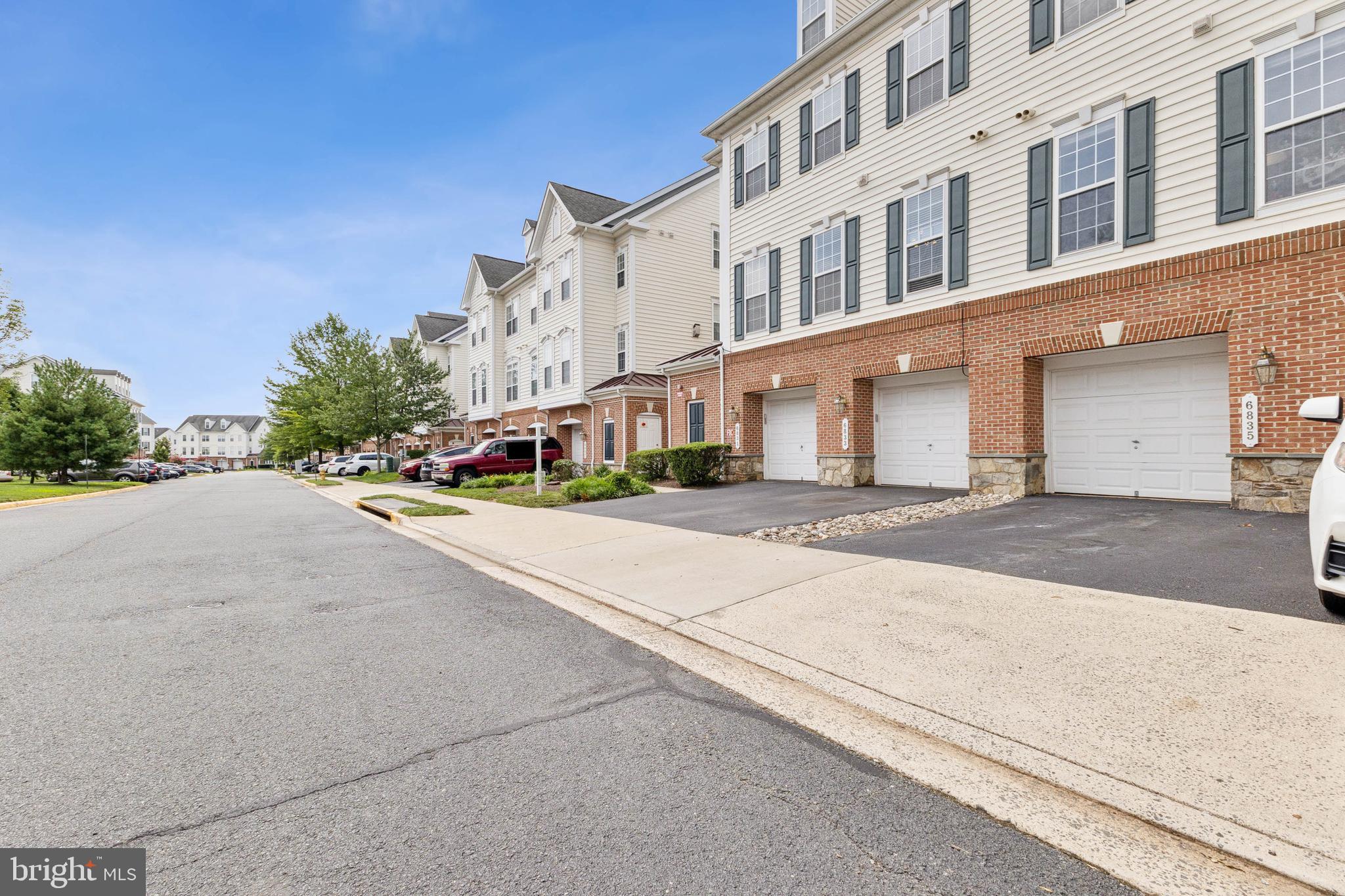 6831 Hampton Bay Ln