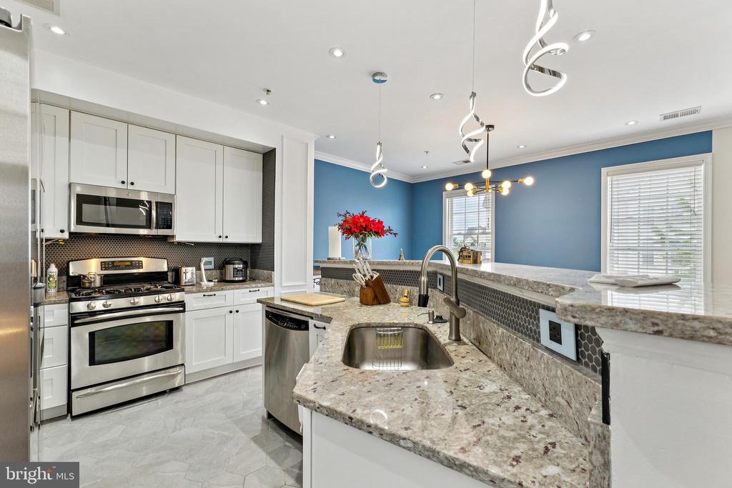 6831 Hampton Bay Ln
