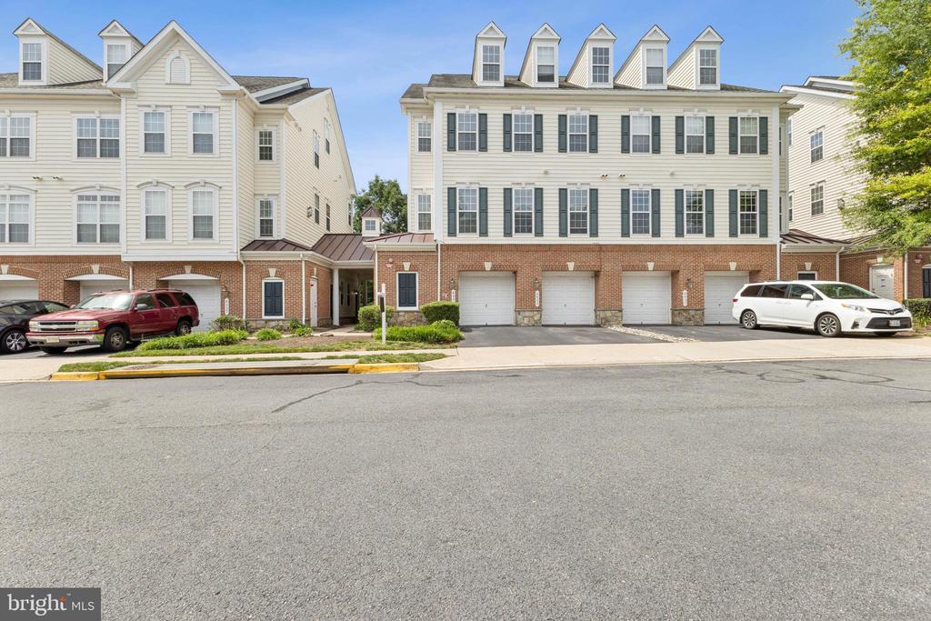 6831 Hampton Bay Ln
