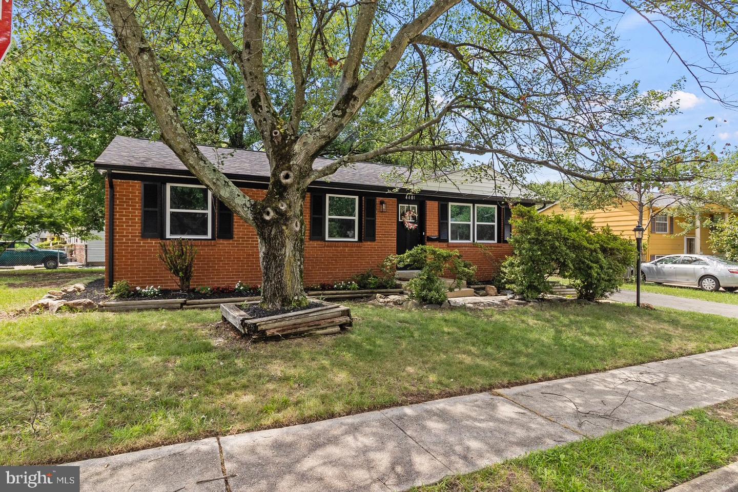 4401 Hamilton Dr