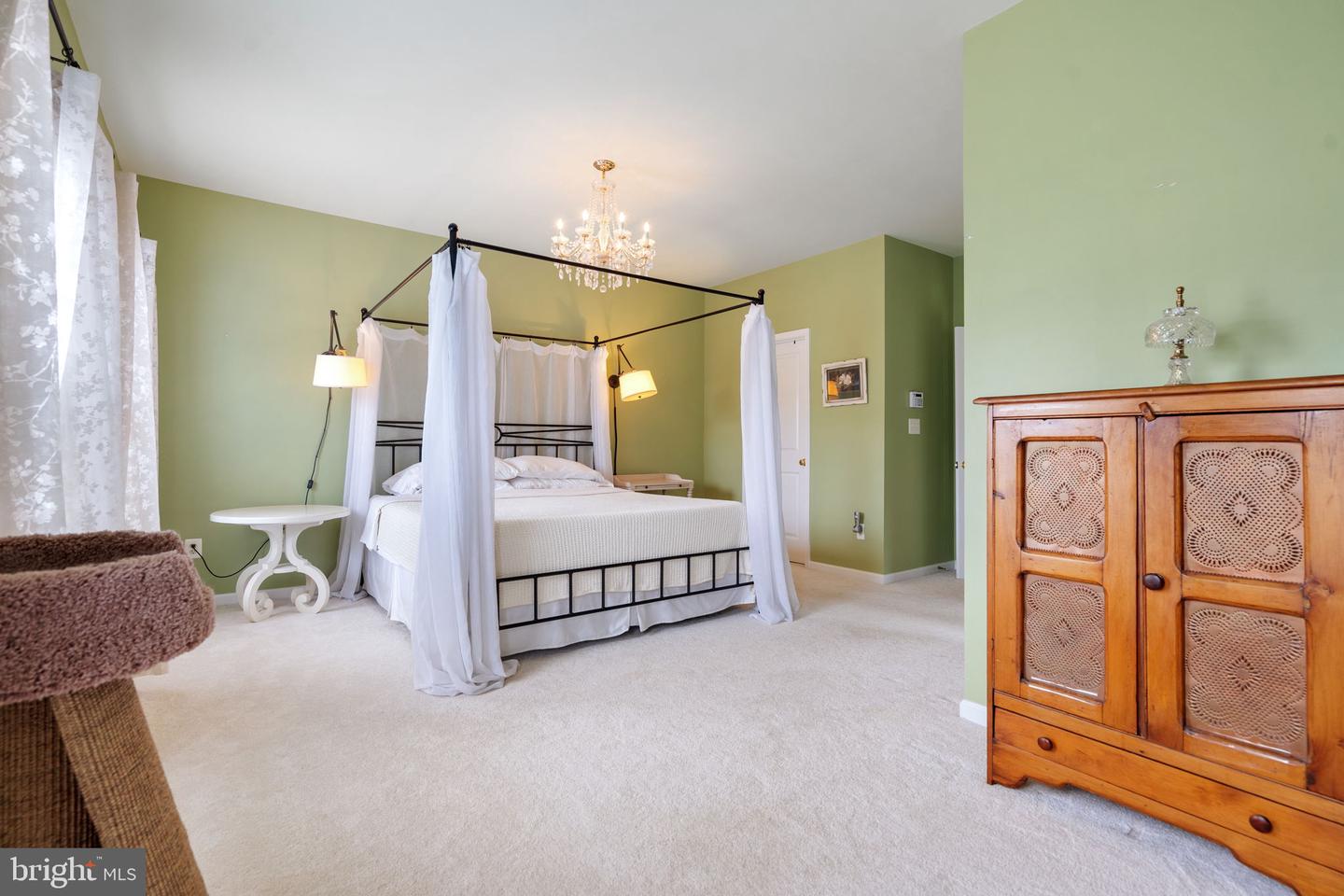 14163 Catbird Dr