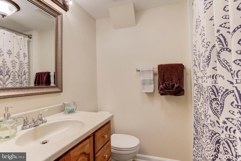 5136 Race Pointe Pl