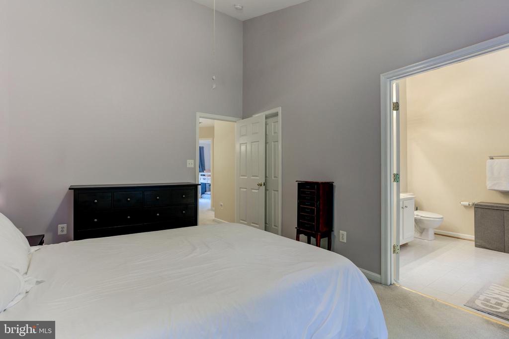 5136 Race Pointe Pl