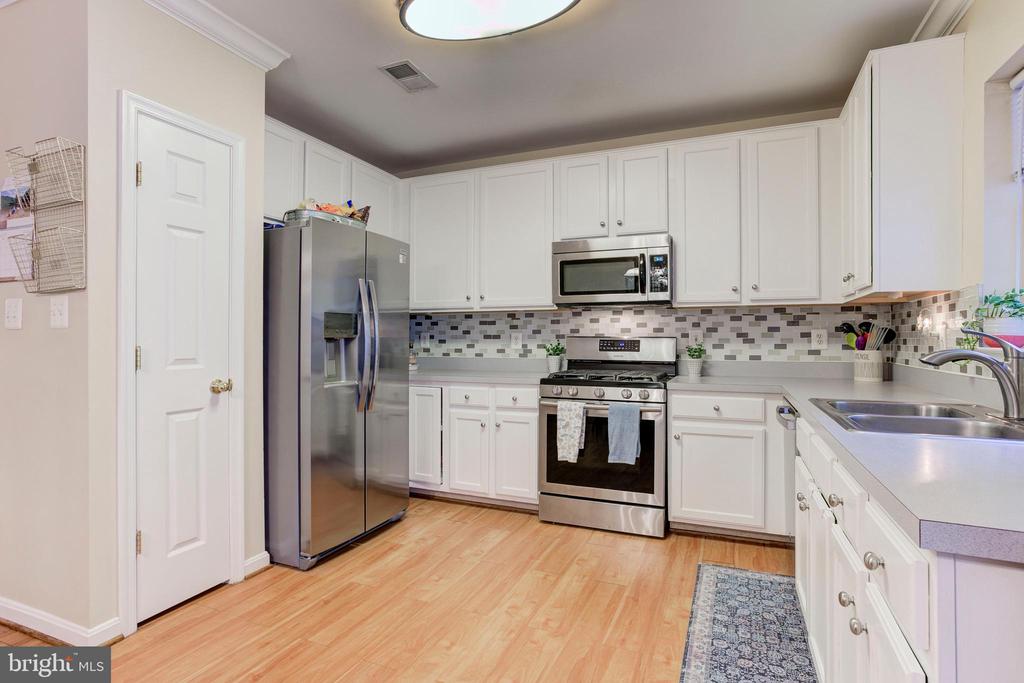 5136 Race Pointe Pl