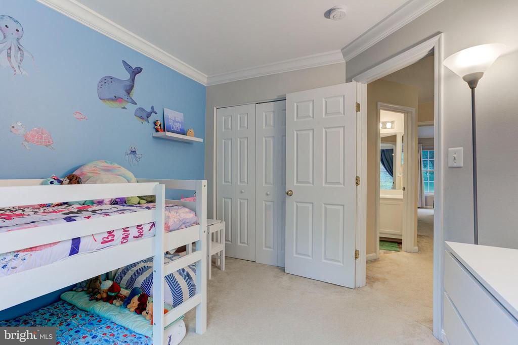 5136 Race Pointe Pl