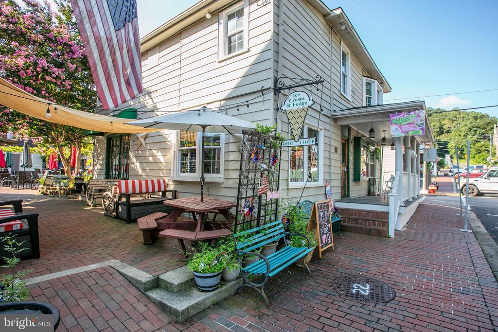 5136 Race Pointe Pl
