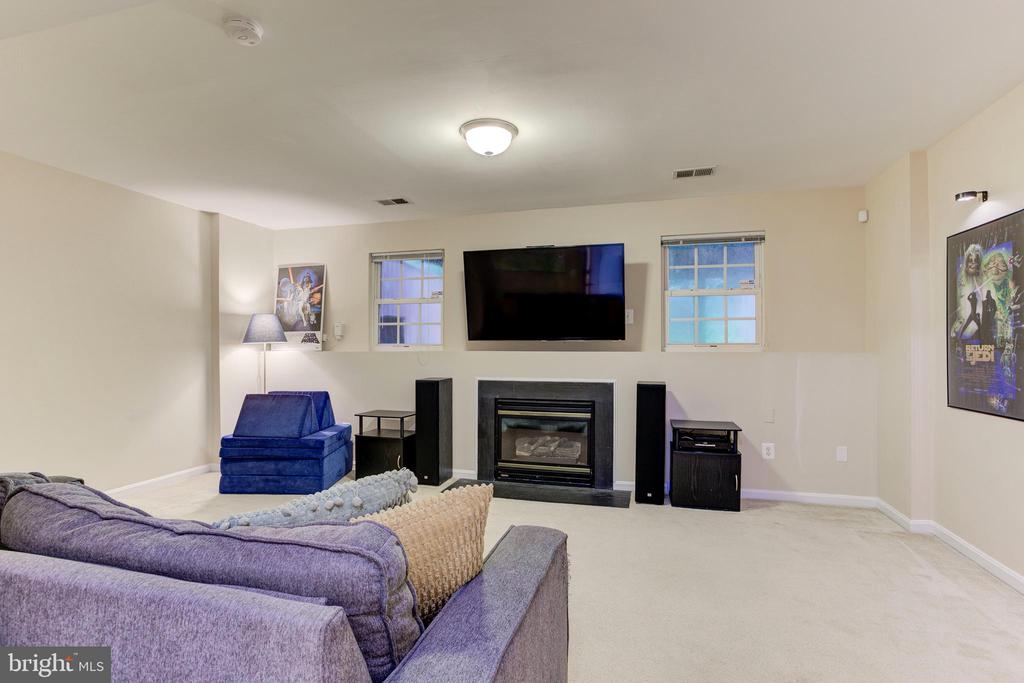 5136 Race Pointe Pl