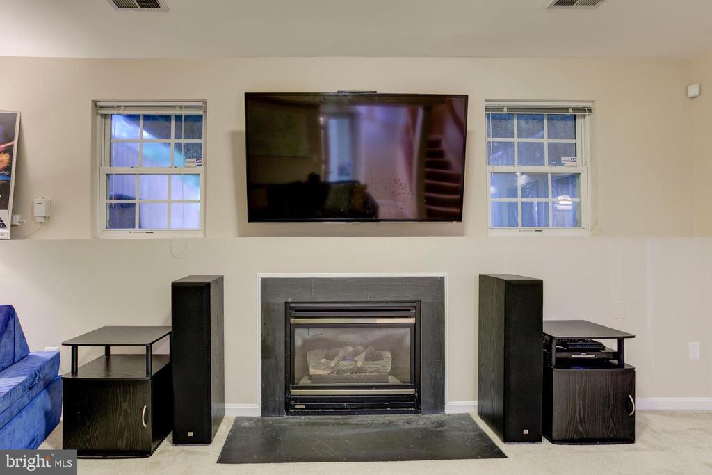 5136 Race Pointe Pl