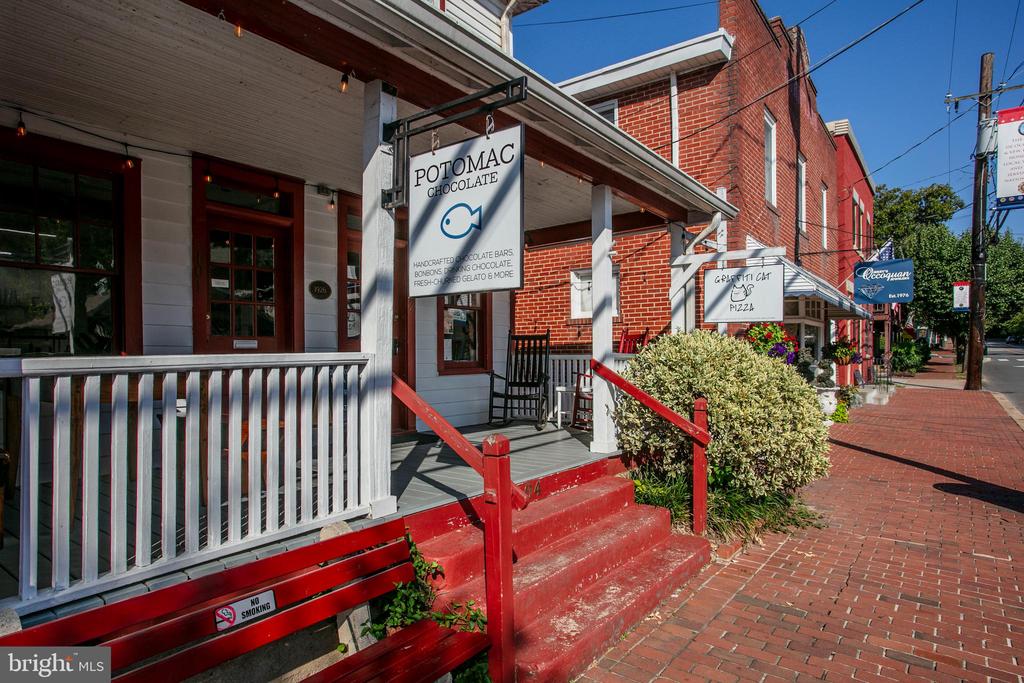 5136 Race Pointe Pl