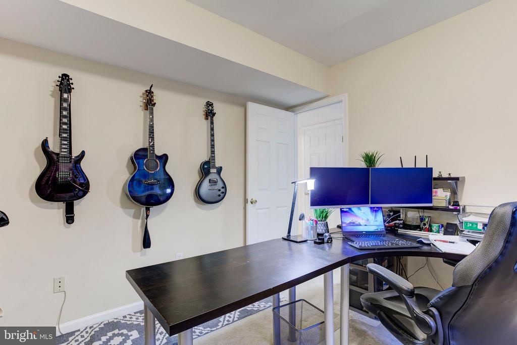 5136 Race Pointe Pl
