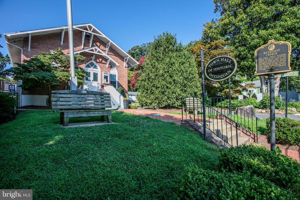 5136 Race Pointe Pl