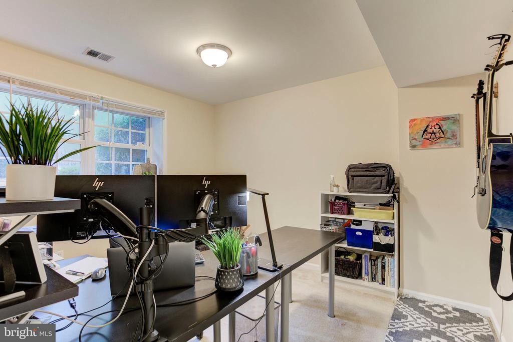 5136 Race Pointe Pl
