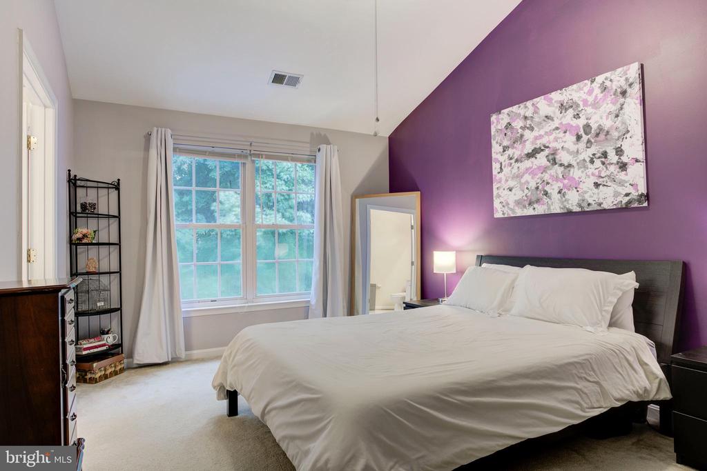 5136 Race Pointe Pl
