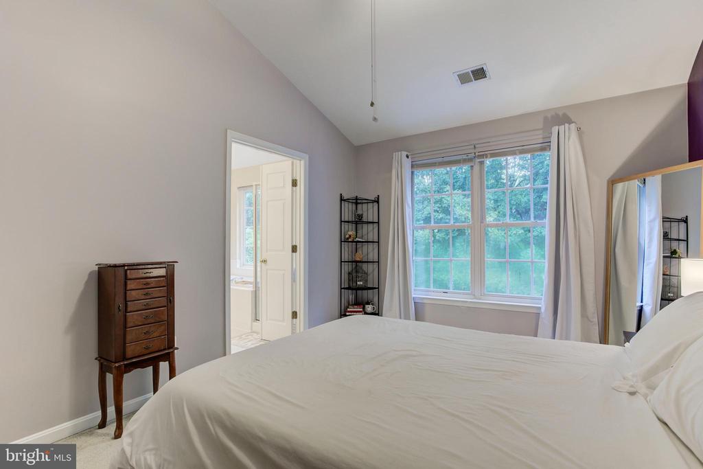 5136 Race Pointe Pl