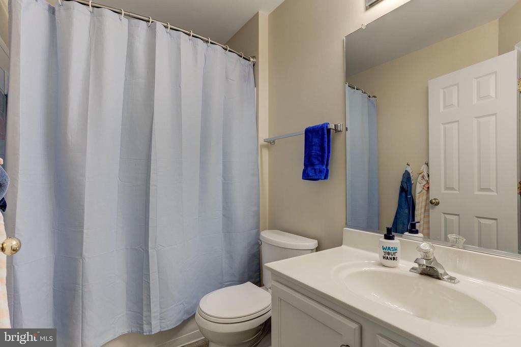 5136 Race Pointe Pl